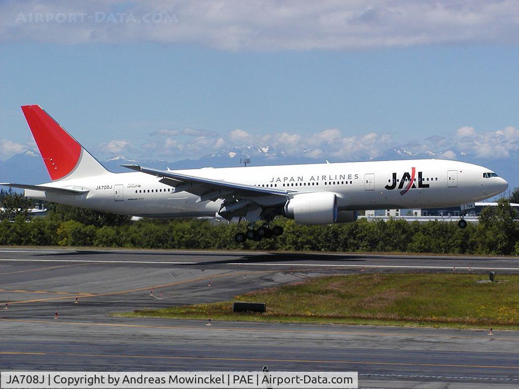 JA708J, 2004 Boeing 777-246/ER C/N 32895, Japan Airlines B777 at Paine Field Airport