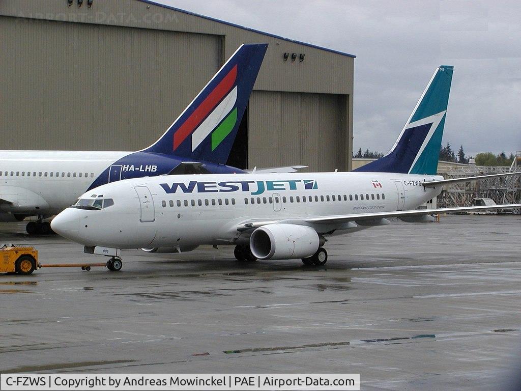 C-FZWS, 2001 Boeing 737-76N C/N 32731, Westjet B737 at Paine Field Airport