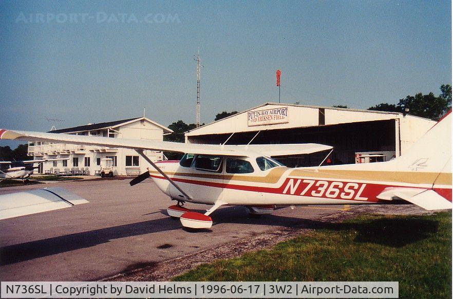 N736SL, 1977 Cessna R172K Hawk XP C/N R1722752, Hawk at Put-in-Bay Ohio