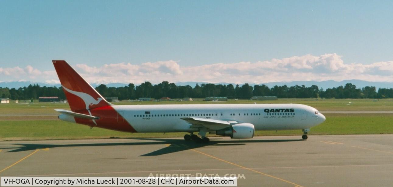 VH-OGA, 1988 Boeing 767-338 C/N 24146, Visiting from across the Tasman