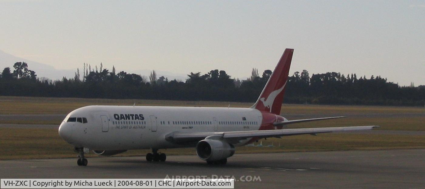VH-ZXC, 1990 Boeing 767-336 C/N 24339, Arriving in Christchurch