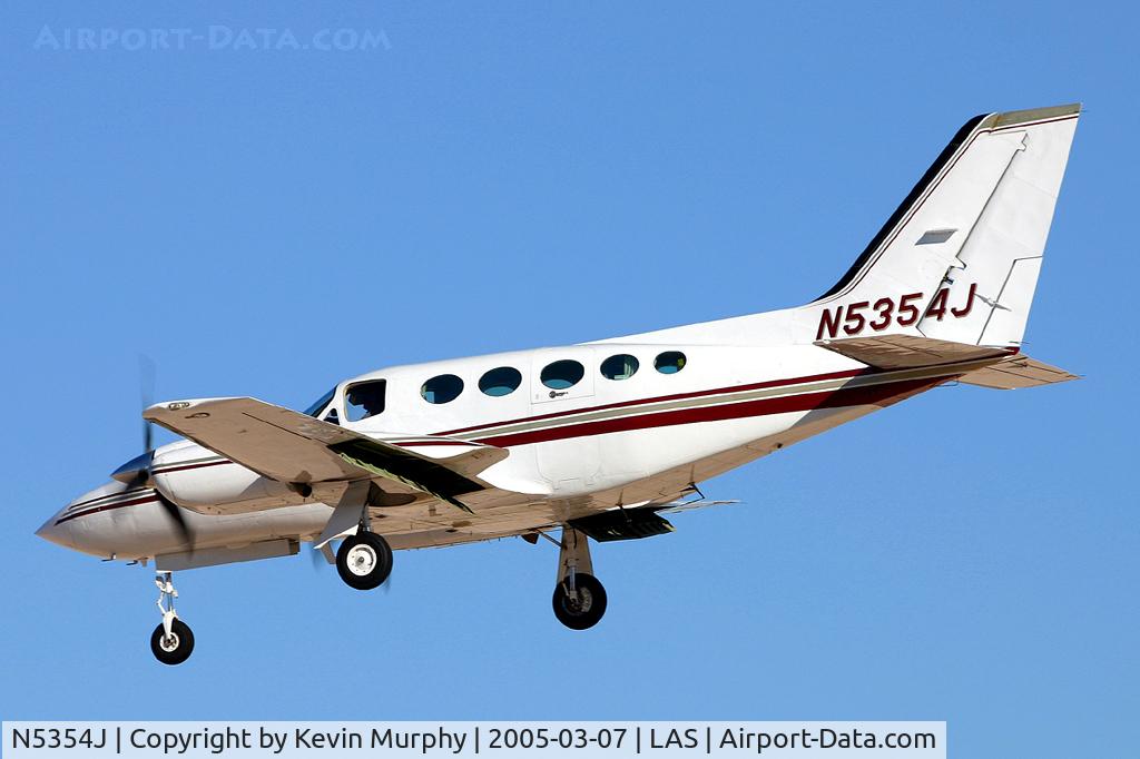 N5354J, 1979 Cessna 421C Golden Eagle C/N 421C0668, Nice looking bird coming into McCarran