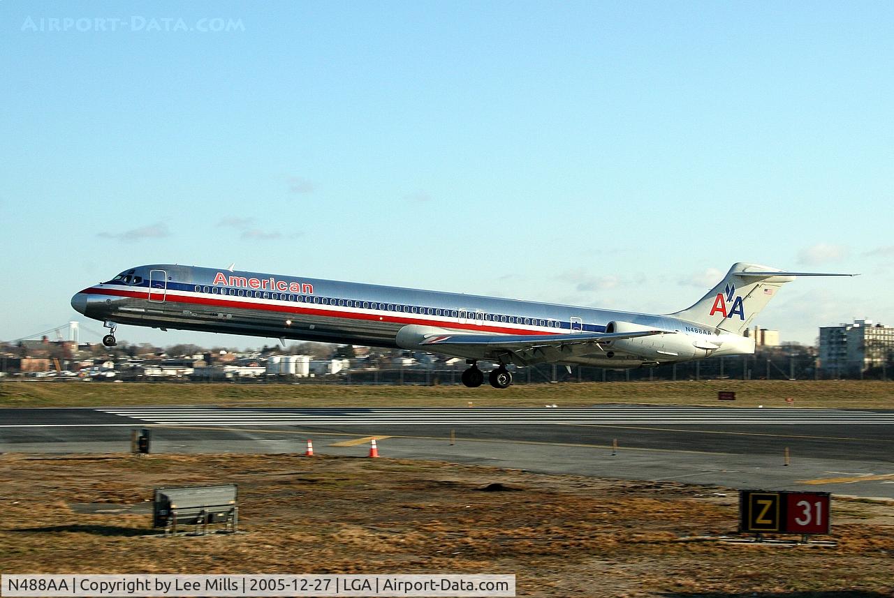 N488AA, 1988 McDonnell Douglas MD-82 (DC-9-82) C/N 49681, Landing at LGA