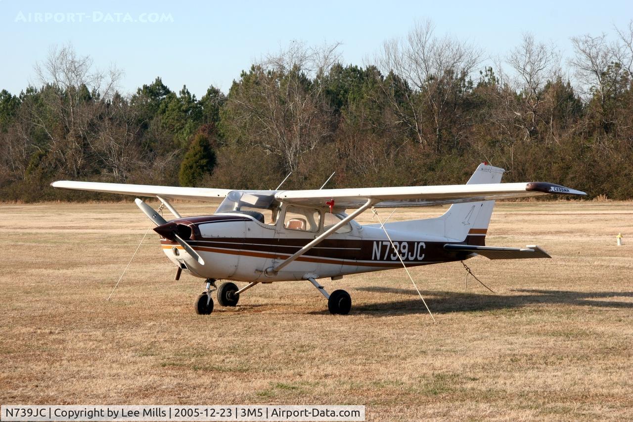 N739JC, 1978 Cessna 172N C/N 17270571, Sitting on the ramp at Moontown
