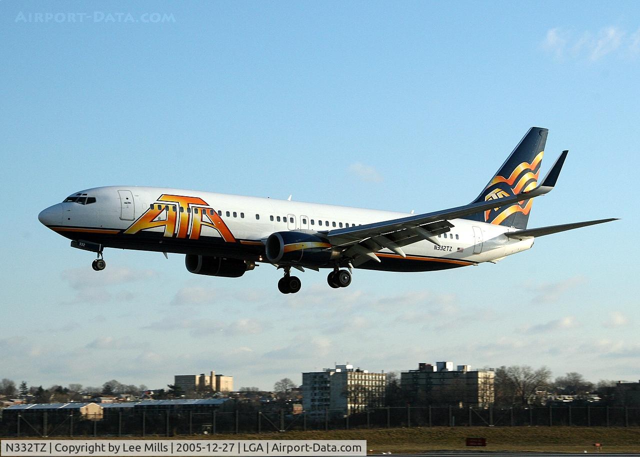 N332TZ, 2003 Boeing 737-83N C/N 30679, Landing at LGA