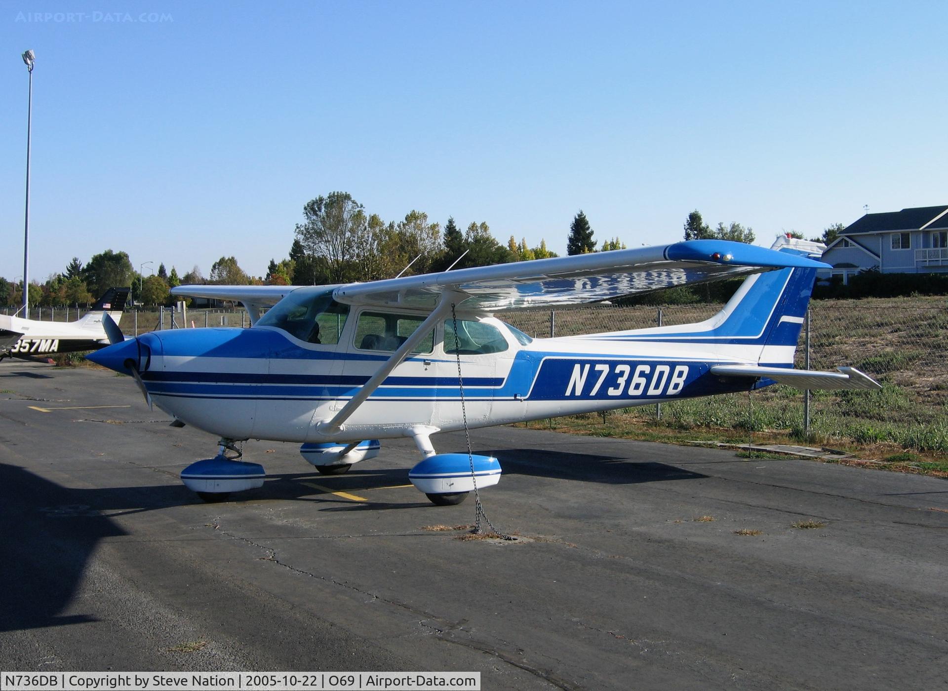 N736DB, Cessna R172K Hawk XP C/N R1722435, 2000 Cessna 172RK at Petaluma Municipal, CA