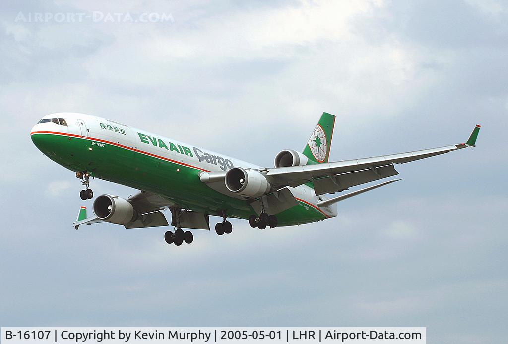 B-16107, 1995 McDonnell Douglas MD-11F C/N 48546, EVA Air Cargo MD-11 on finals to Heathrows 27R.