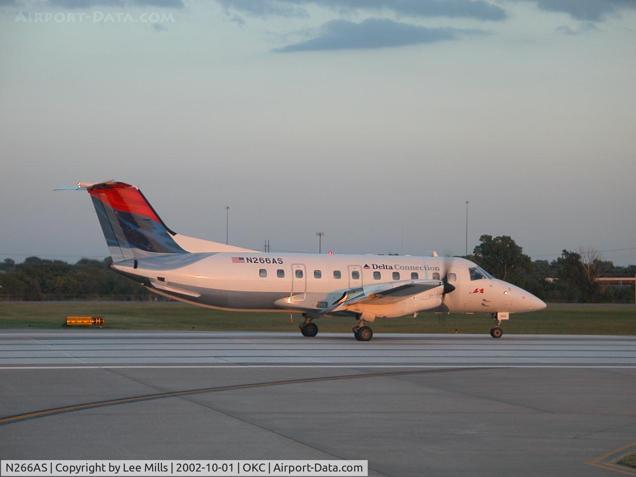 N266AS, 1990 Embraer EMB-120ER Brasilia C/N 120188, Taking off from OKC at sunset
