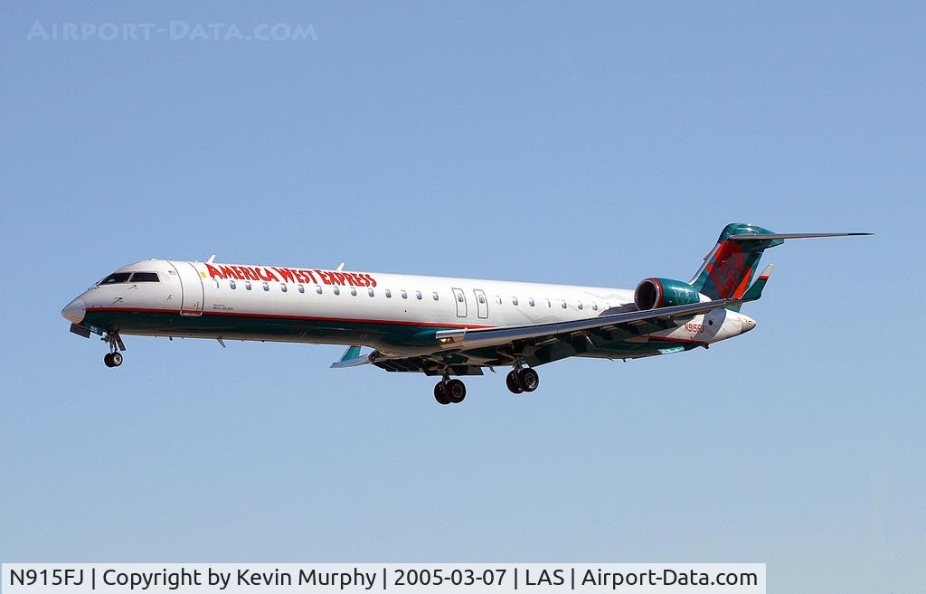 N915FJ, 2004 Bombardier CRJ900 (CL-600-2D24) C/N 15015, Smart looking CRJ drifting into Vegas.