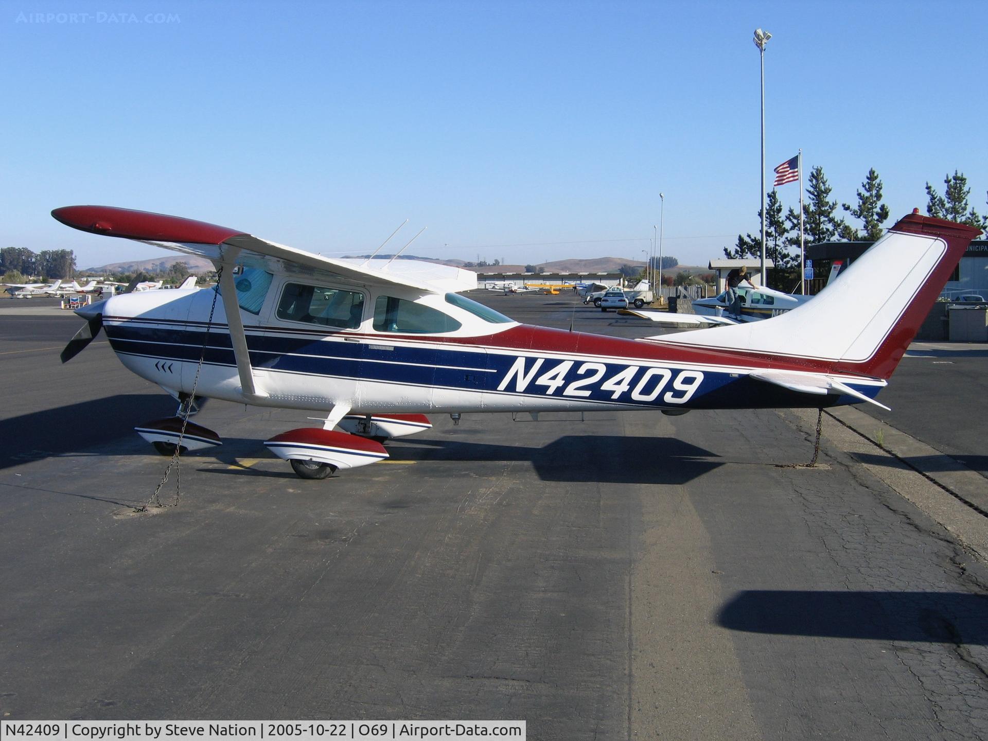 N42409, 1968 Cessna 182L Skylane C/N 18259006, 1968 Cessna 182L at Petaluma Muncipal, CA