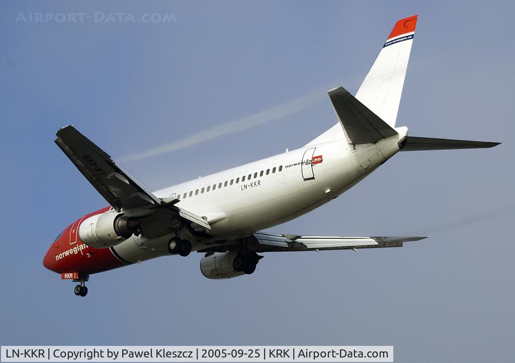 LN-KKR, 1988 Boeing 737-3Y0 C/N 24256, RWY25 landing