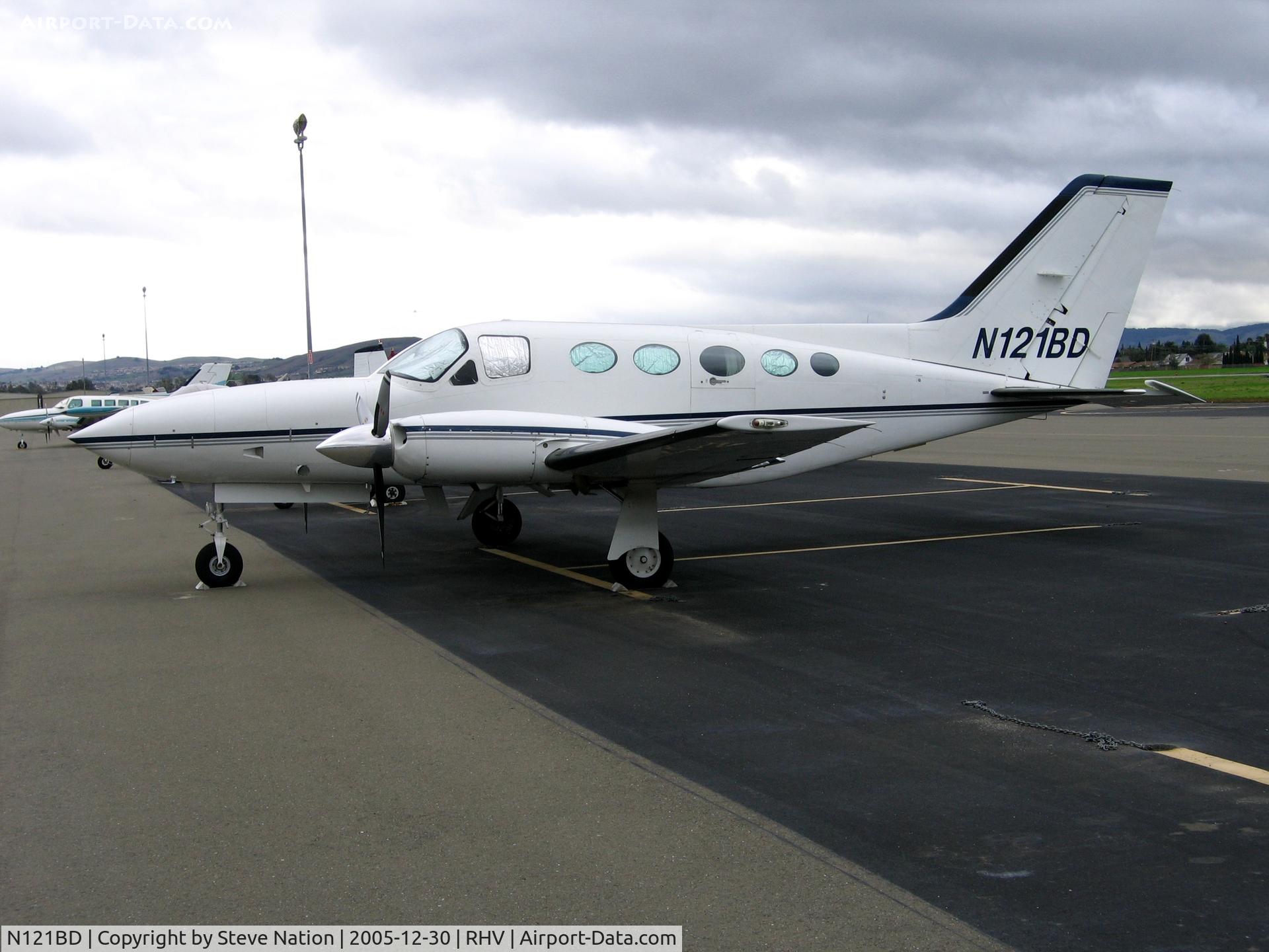 N121BD, 1979 Cessna 414A Chancellor C/N 414A0297, 1979 Cessna 414A between rainstorms at Reid-Hillview Airport, San Jose, CA