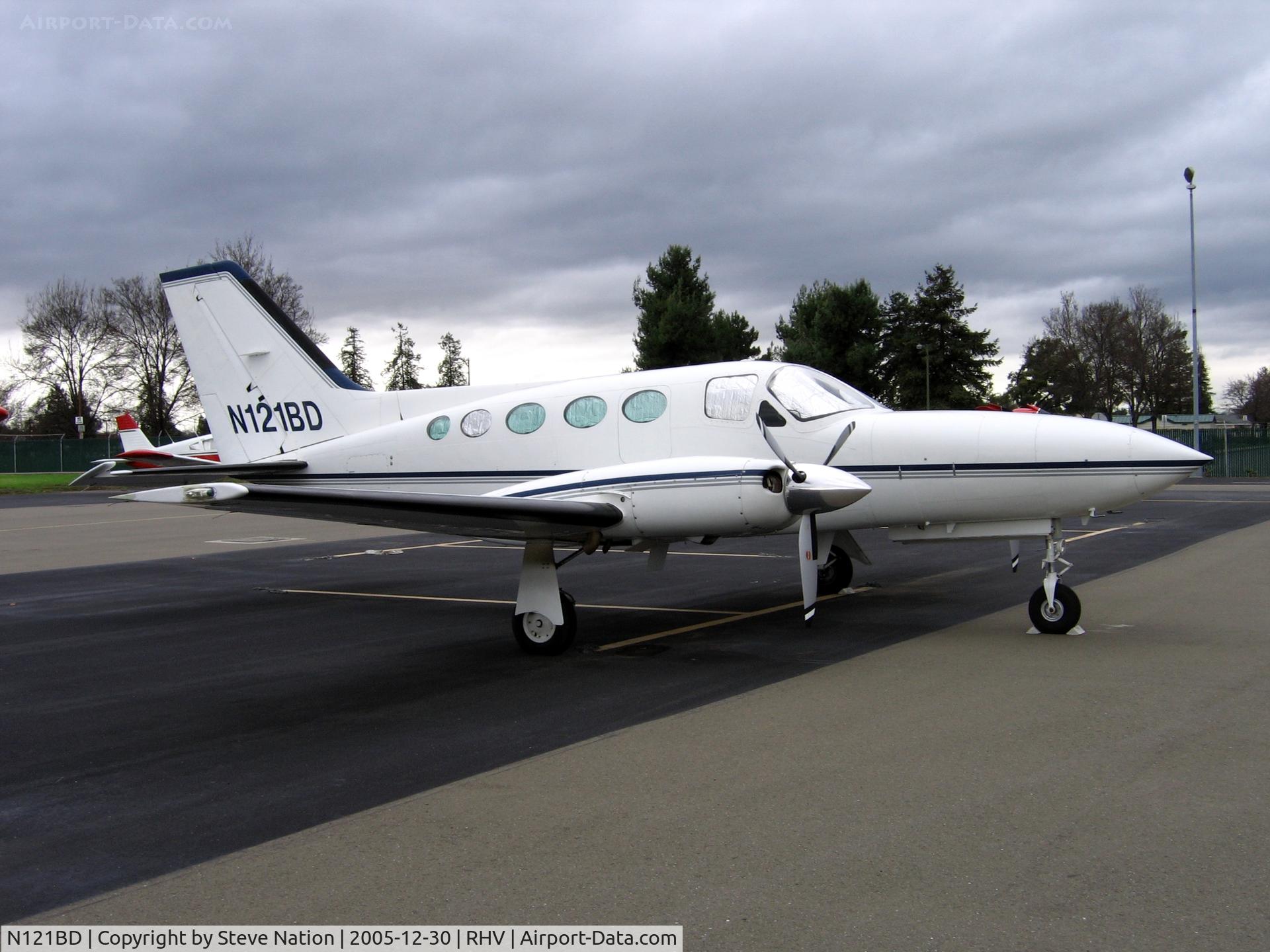 N121BD, 1979 Cessna 414A Chancellor C/N 414A0297, 1979 Cessna 414A between rainstorms at Reid-Hillview Airport, San Jose, CA