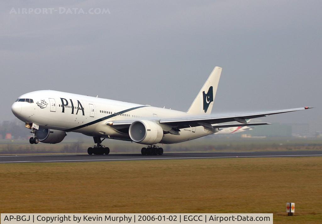 AP-BGJ, 2003 Boeing 777-240/ER C/N 33775, Departing a murky Manchester on 24L.