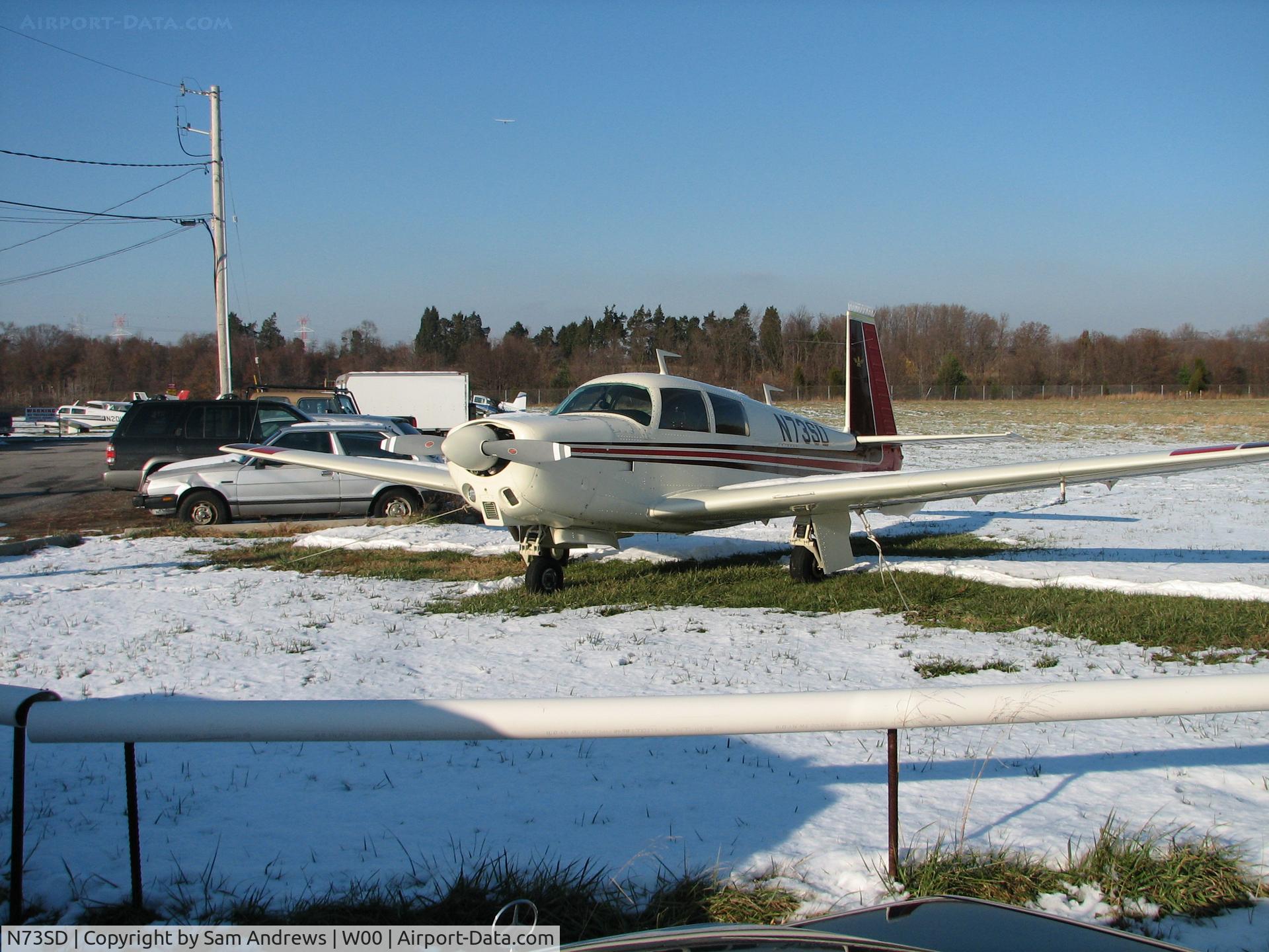 N73SD, 1978 Mooney M20C Ranger C/N 20-1252, Hard to taxi from this location on the airport at W00