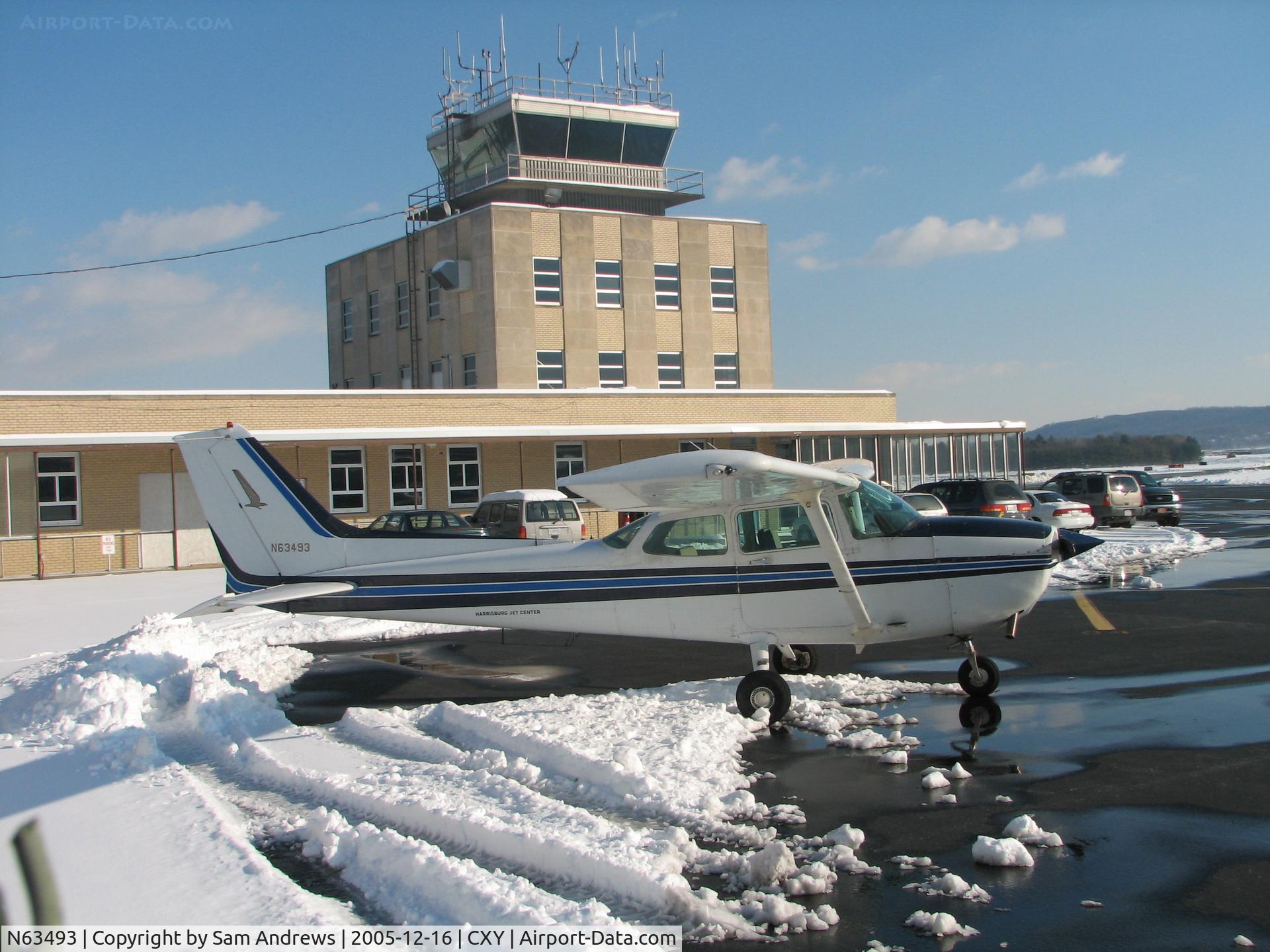 N63493, 1981 Cessna 172P C/N 17275441, Shot this one through the fence on a pretty cold day at CXY.