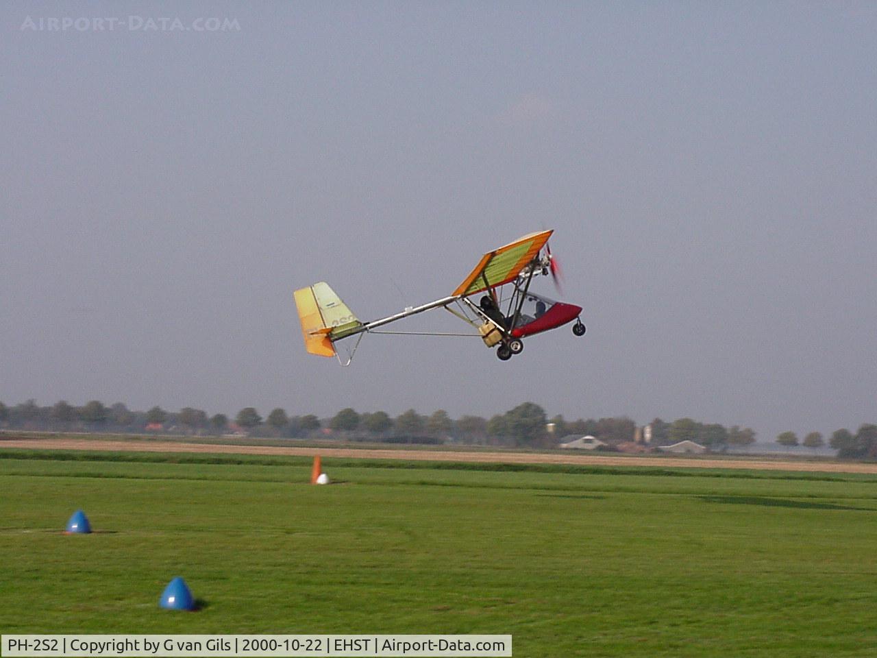 PH-2S2, Comco FOX C 22 B C/N 9501-3641, A former training ultralight aircraft (C-22,  the owner today is Mans Muurman) from the Microlight Vliegverenging Westerwolde. I flew many hours with this aircraft in 1999.