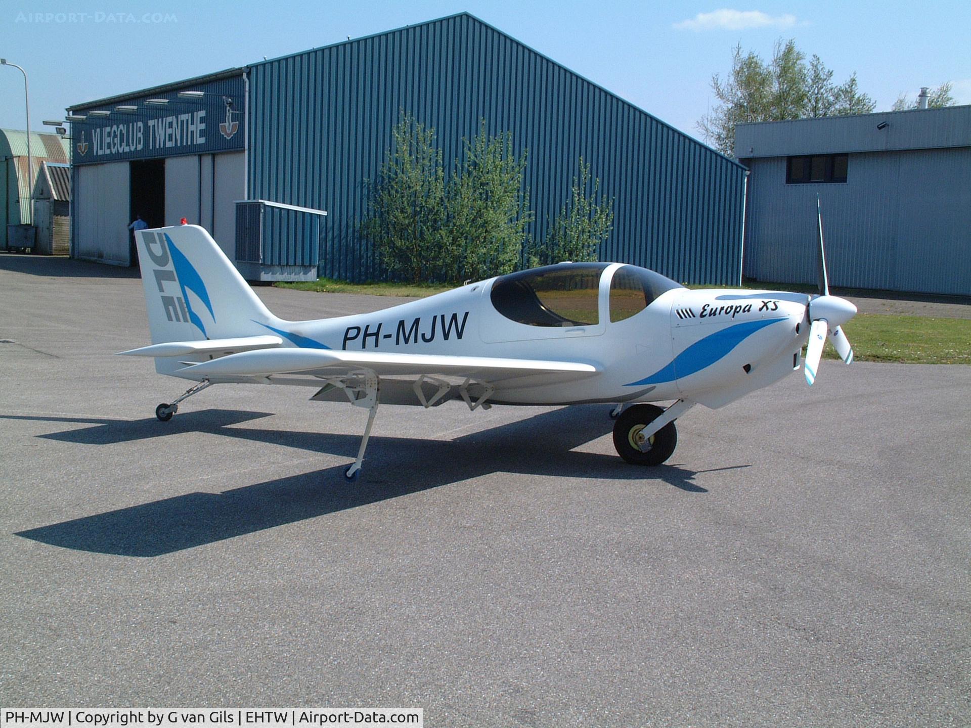 PH-MJW, Europa XS Monowheel C/N 182, The PH-MJW (europa) waiting for a flight above Twente airbase.