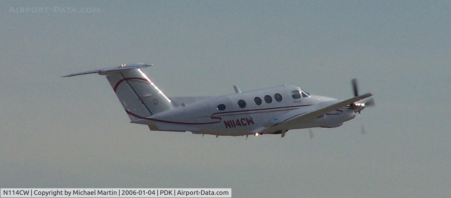 N114CW, 1980 Beech F90 King Air C/N LA-97, Takeoff from 2L