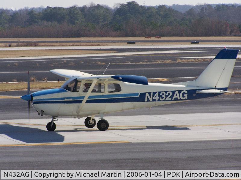 N432AG, 1962 Cessna 172C C/N 17249160, Taxing back from flight