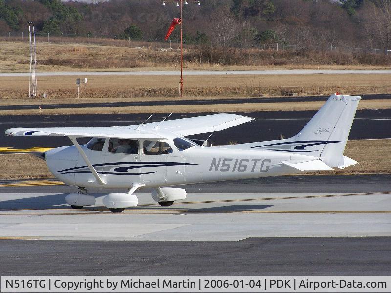 N516TG, 1977 Cessna 172N C/N 17268889, Taxing to 20R