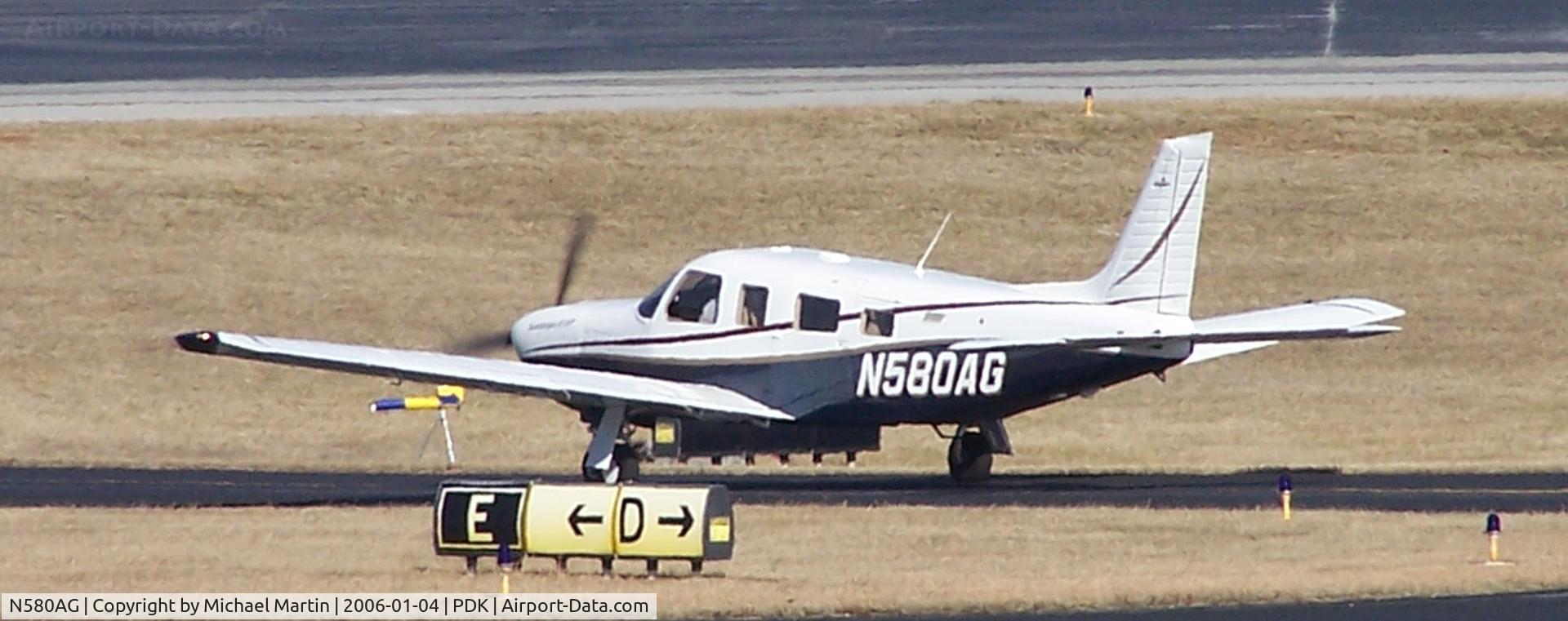 N580AG, 2003 Piper PA-32R-301 C/N 3246211, Taxing to Signature Air