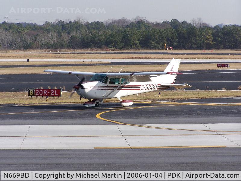N669BD, Cessna 172N C/N 17270579, Taxing back from flight