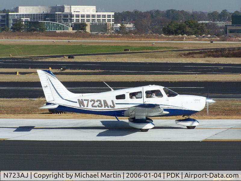 N723AJ, 2005 Piper PA-28-181 Archer III C/N 2843613, Taxing to Runway 2L