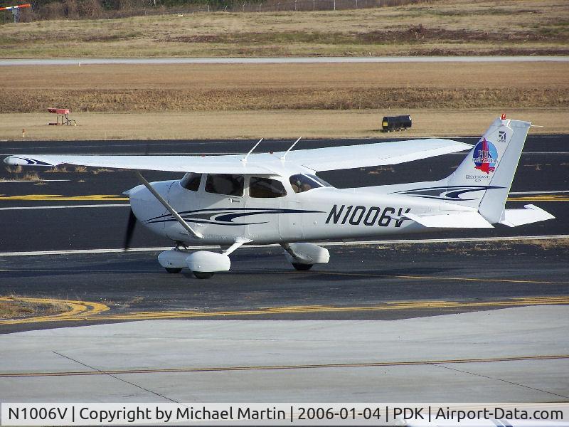 N1006V, 2005 Cessna 172S Skyhawk SP C/N 172S9805, Taxing to 20R