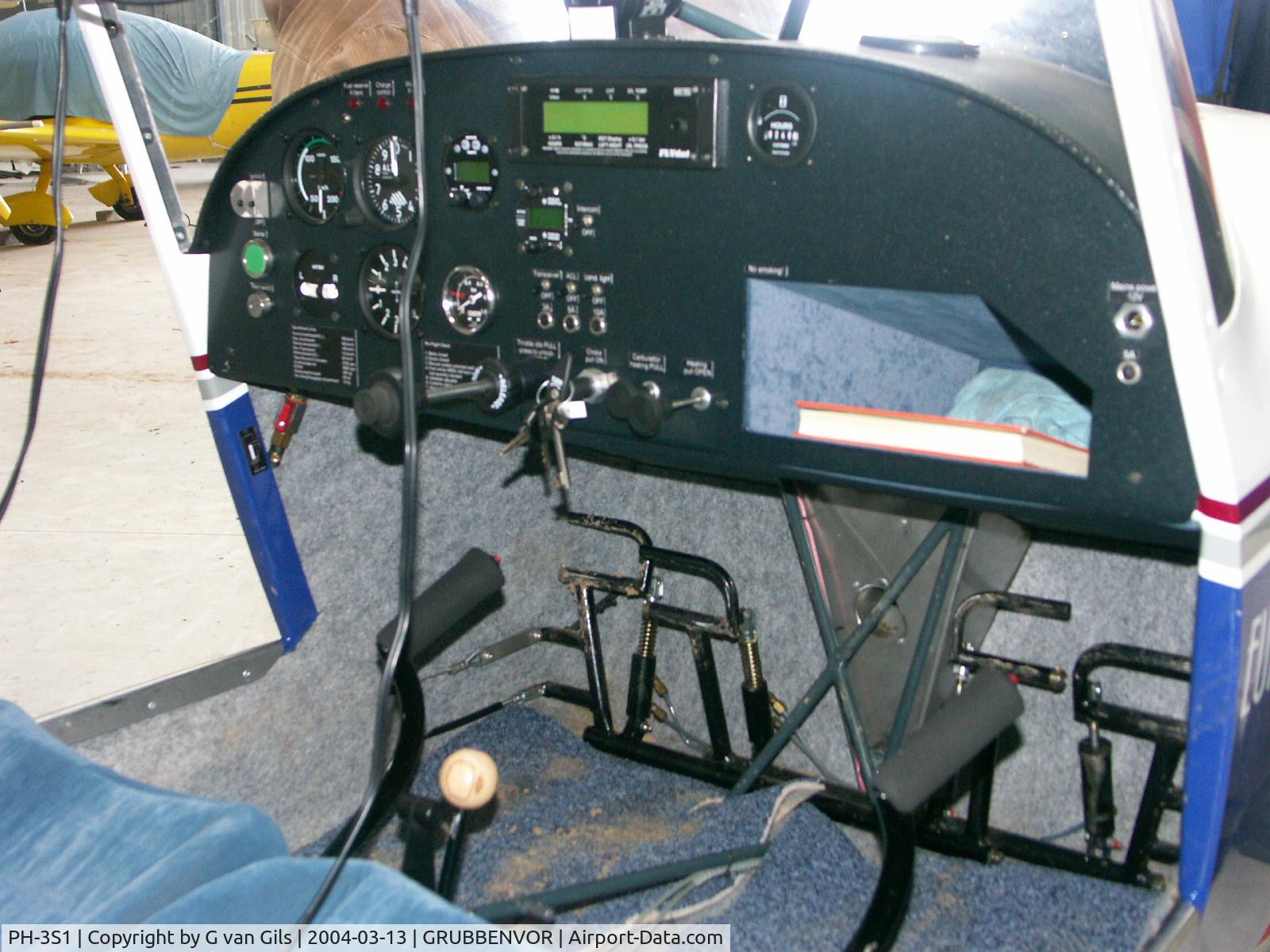 PH-3S1, Aeropro Eurofox C/N 12902, The cockpit of the PH-3S1.