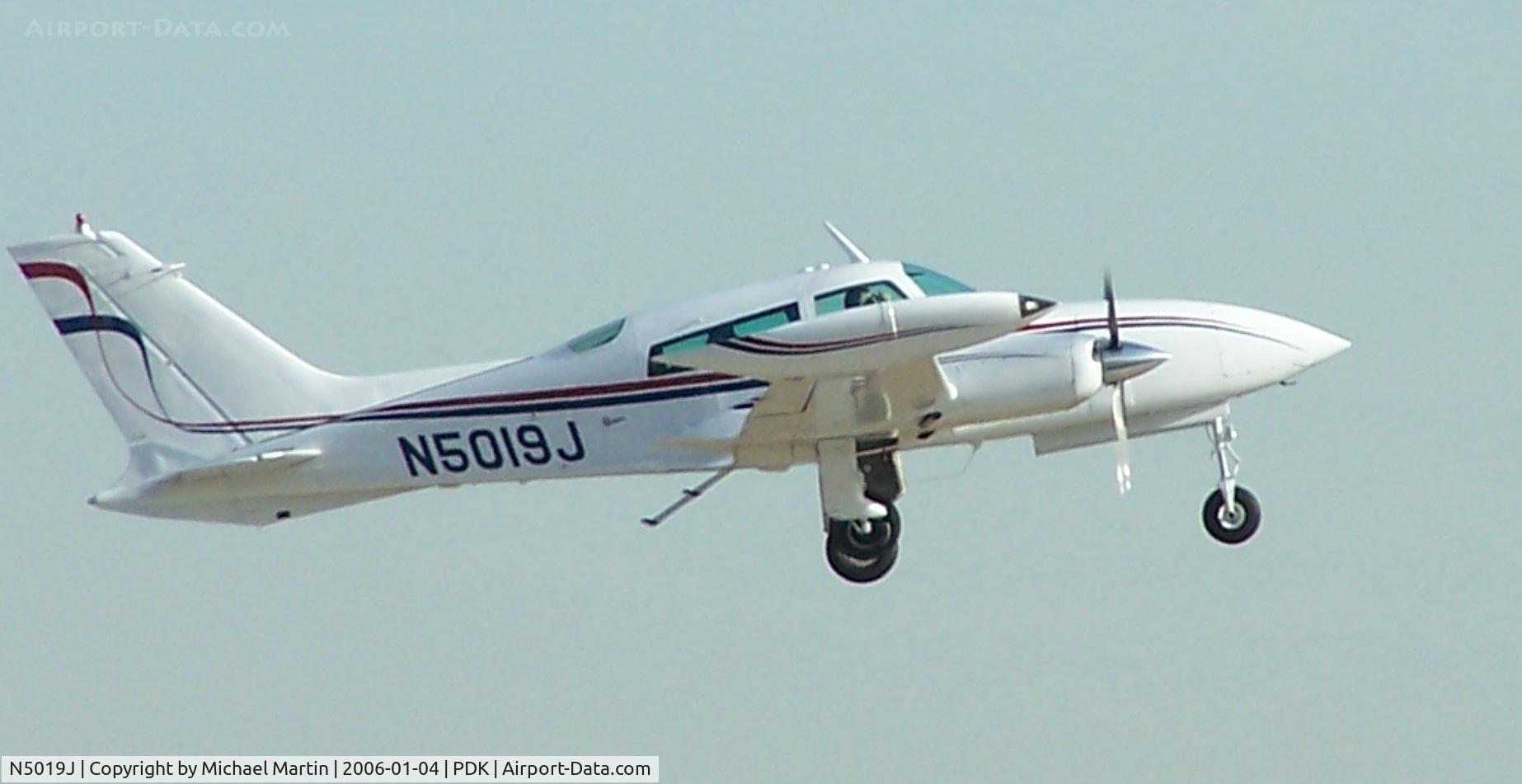 N5019J, 1974 Cessna 310R C/N 310R0139, Departing PDK - Starting to rotate gear.