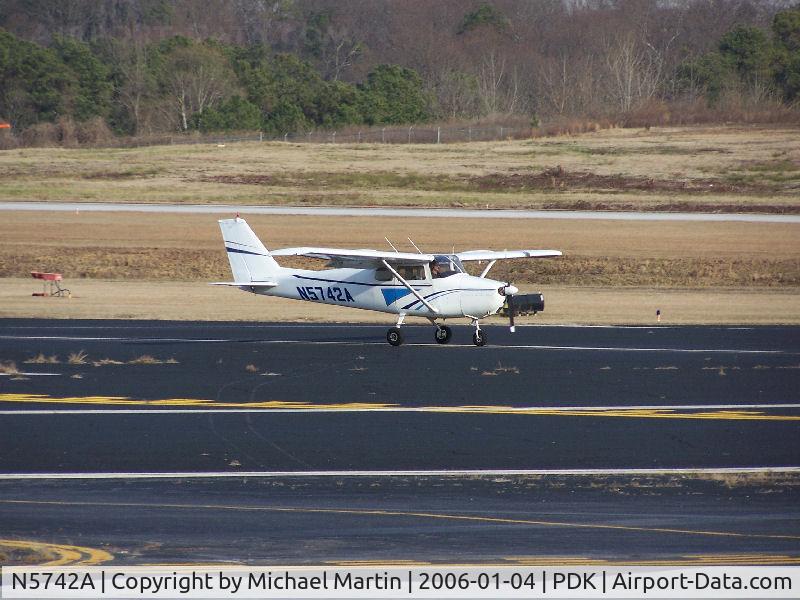 N5742A, 1956 Cessna 172 C/N 28342, Landing PDK on 20R