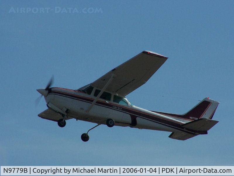 N9779B, 1981 Cessna 172RG Cutlass RG C/N 172RG1031, Departing PDK - Starting to rotate gear.