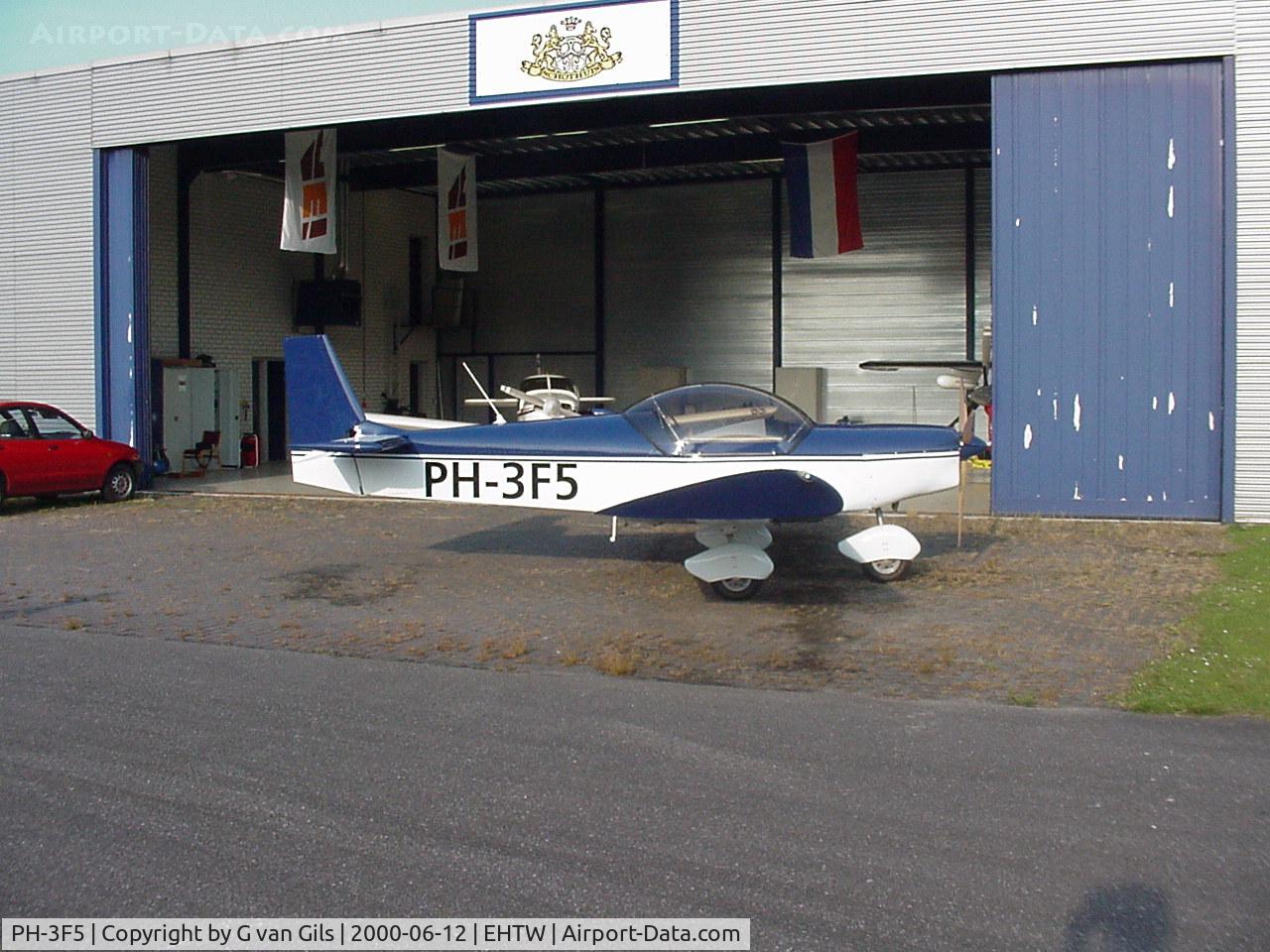 PH-3F5, Zenair CH-601UL Zodiac C/N 6-9045, The Zodiac PH-3F5 in front of a hangar at Twenthe airbase.