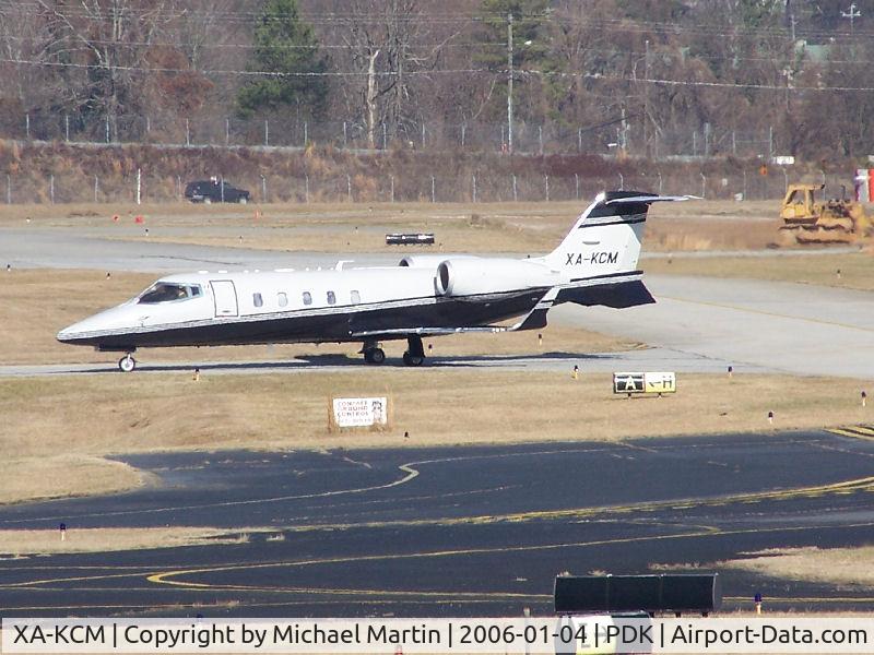XA-KCM, Learjet 35A C/N 35-418, Mexican Flight Taxing To Signature