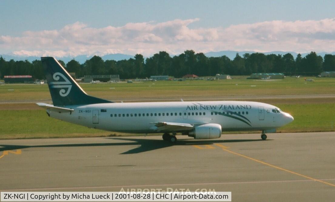 ZK-NGI, 1999 Boeing 737-319 C/N 25608, Taxiing to the gate after landing