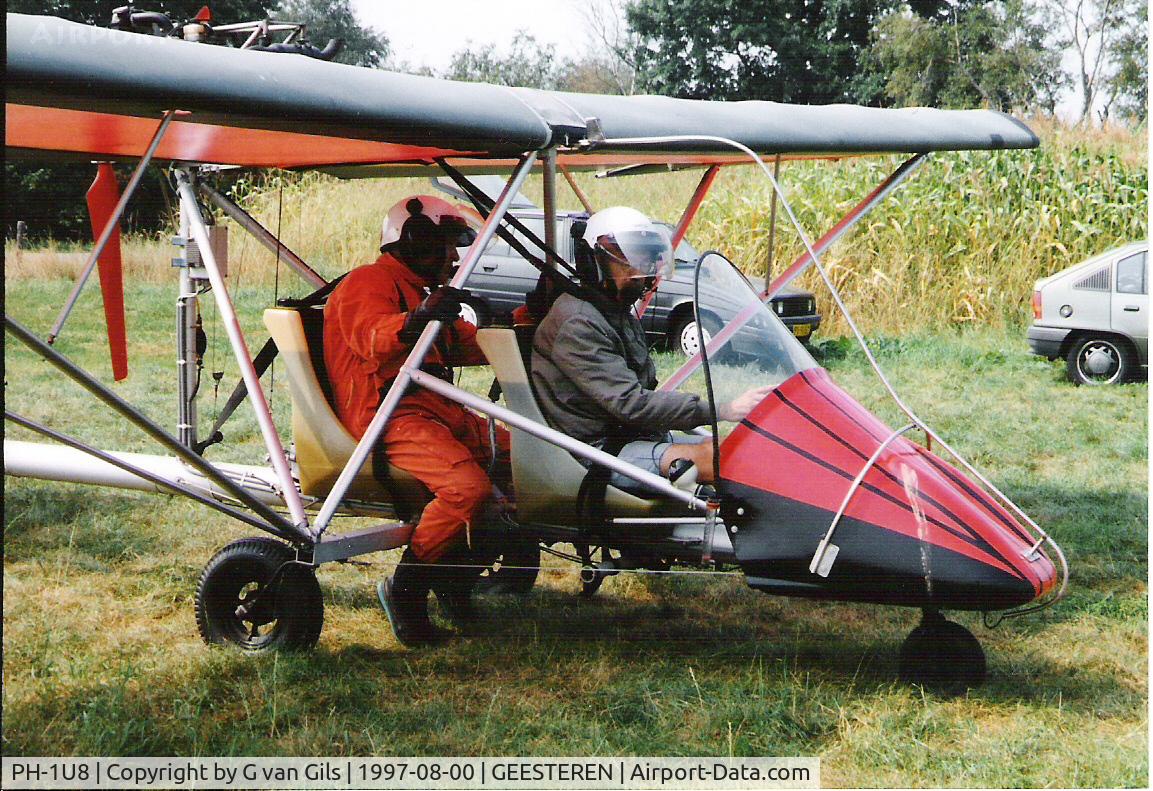 PH-1U8, Sky-Walker Sky-Walker 11 C/N 187, The PH-1U8 just before the start off the engine for a lessons flight. I did my first solo at this Ultralight.