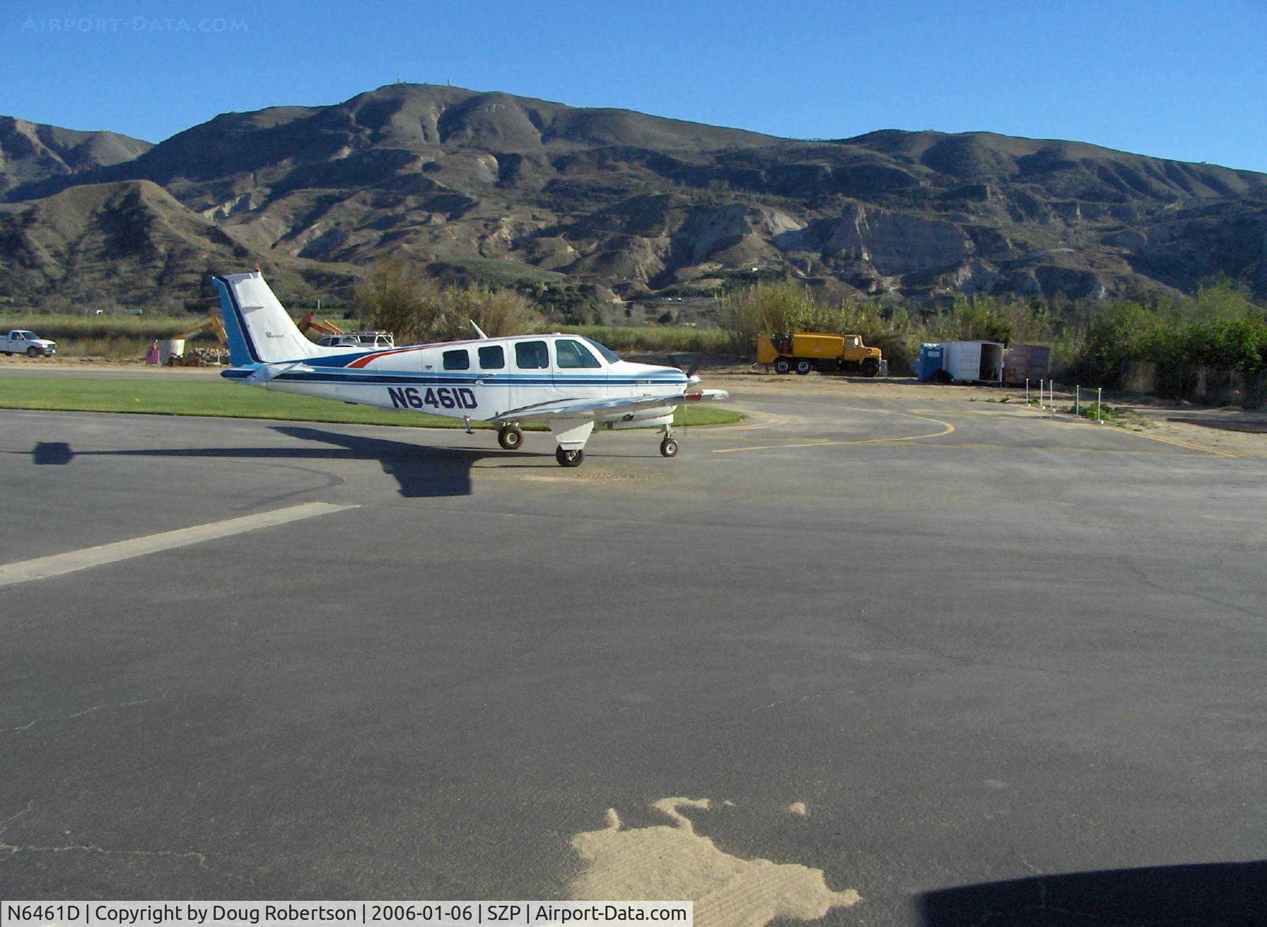 N6461D, 1982 Beech B36TC Bonanza C/N EA-287, 1982 Beech B36TC BONANZA, Continental TSIO-520-UB, Turbo-charged, Holding short for runway 04