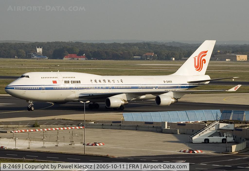 B-2469, 1998 Boeing 747-4J6M C/N 28756, taxi to gate