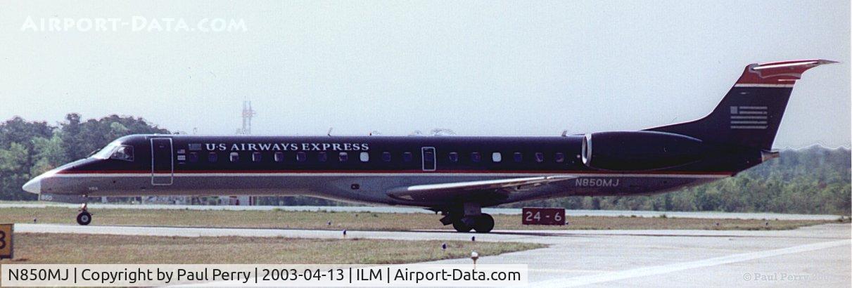 N850MJ, 2002 Embraer EMB-145LR C/N 145568, Taxiing out for takeoff during the 2003 Wilmington Airshow