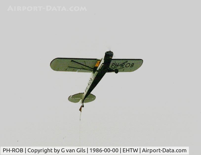 PH-ROB, 1963 Piper PA-18-150 Super Cub C/N 18-7910, Banner towing at Twenthe in 1986.