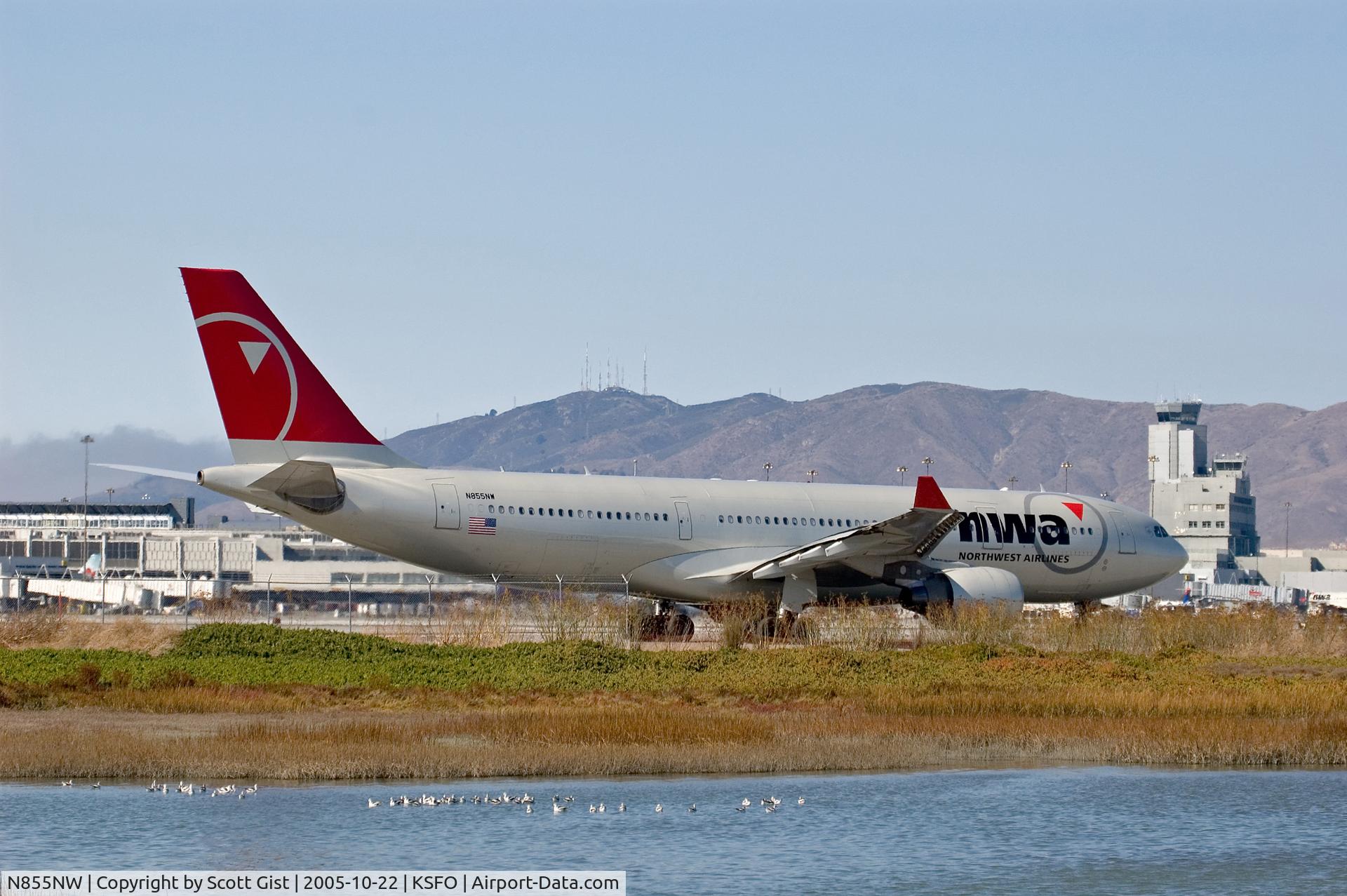 N855NW, 2004 Airbus A330-223 C/N 0621, Taxi for takeoff at SFO