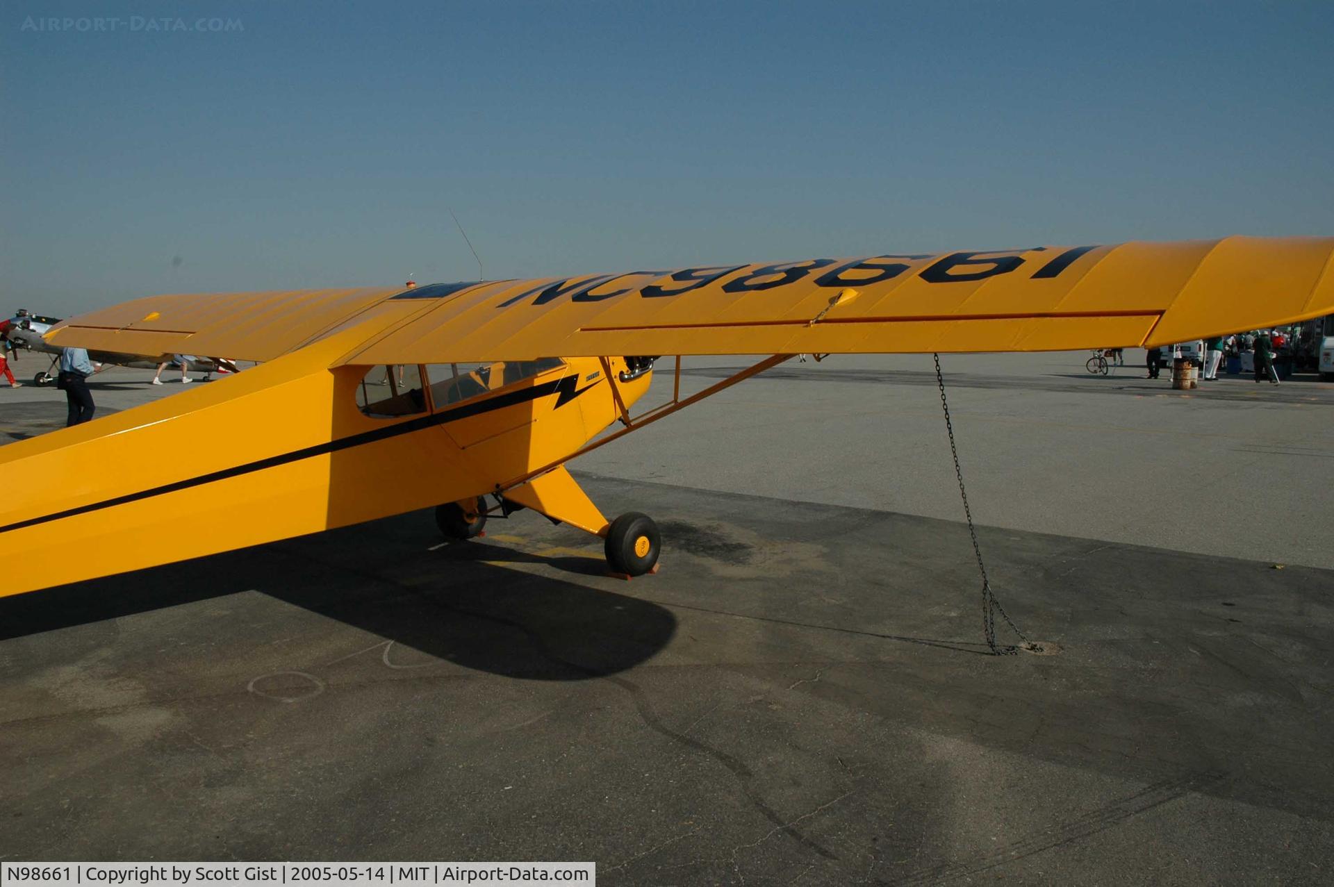 N98661, 1946 Piper J3C-65 Cub Cub C/N 18890, Shafter Ca. Airshow