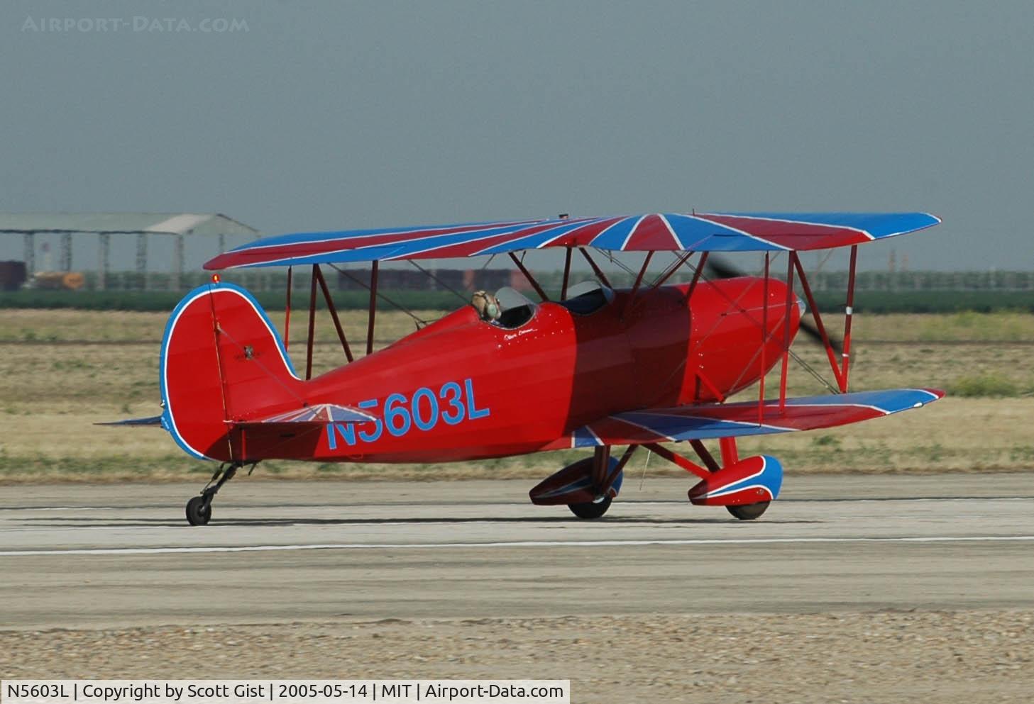 N5603L, 1974 Great Lakes 2T-1A-2 Sport Trainer C/N 0702, Touching down in Shafter Ca.