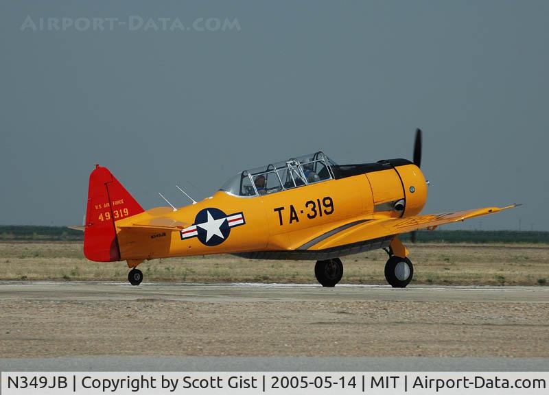 N349JB, 1958 North American SNJ-6 Texan C/N 121-43150, Another great looking plane touching down at Shafter, CA