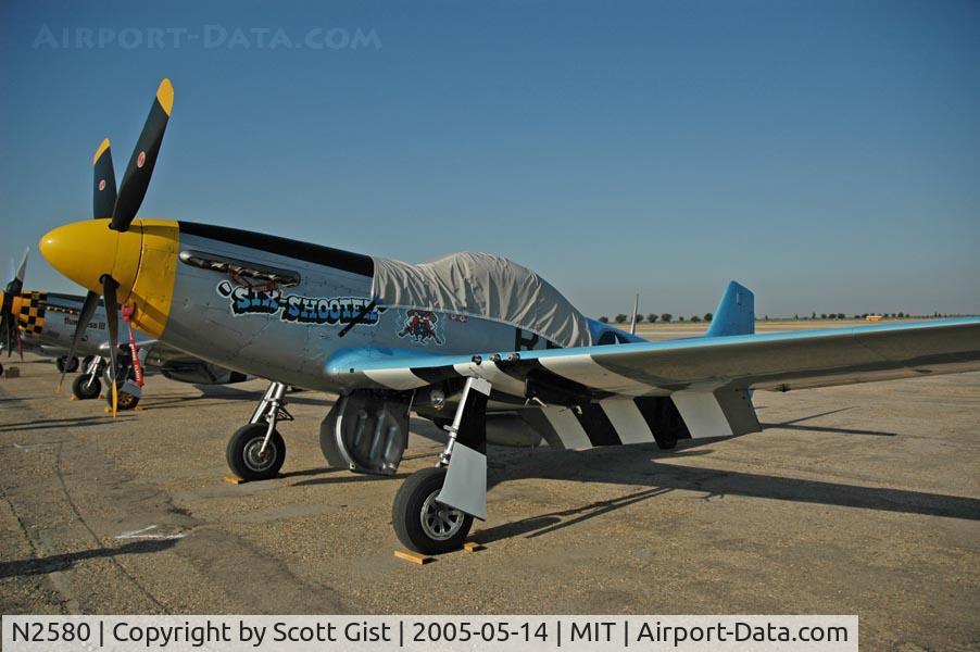 N2580, 1967 North American F-51D Mustang C/N AF-67-22580, Early morning at Shafter Ca.