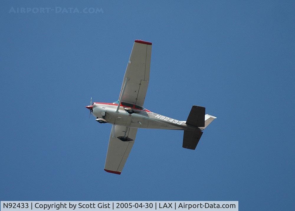 N92433, 1969 Cessna 182N Skylane C/N 18260203, Departing KLAX