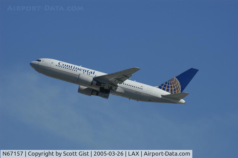 N67157, 2001 Boeing 767-224 C/N 30436, Departing KLAX