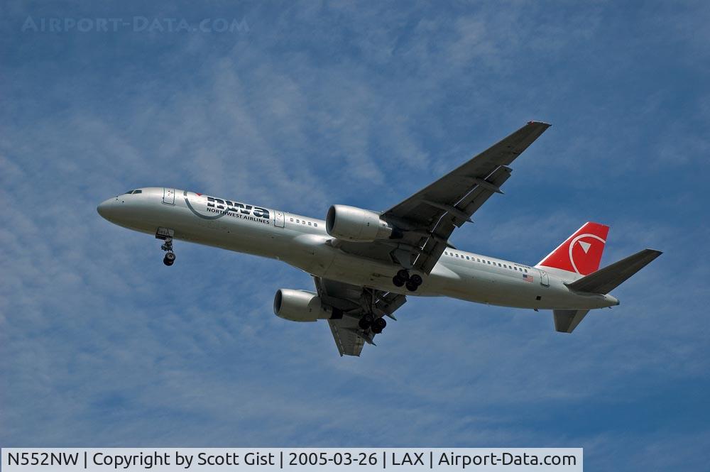 N552NW, 2001 Boeing 757-251 C/N 26499, Final KLAX