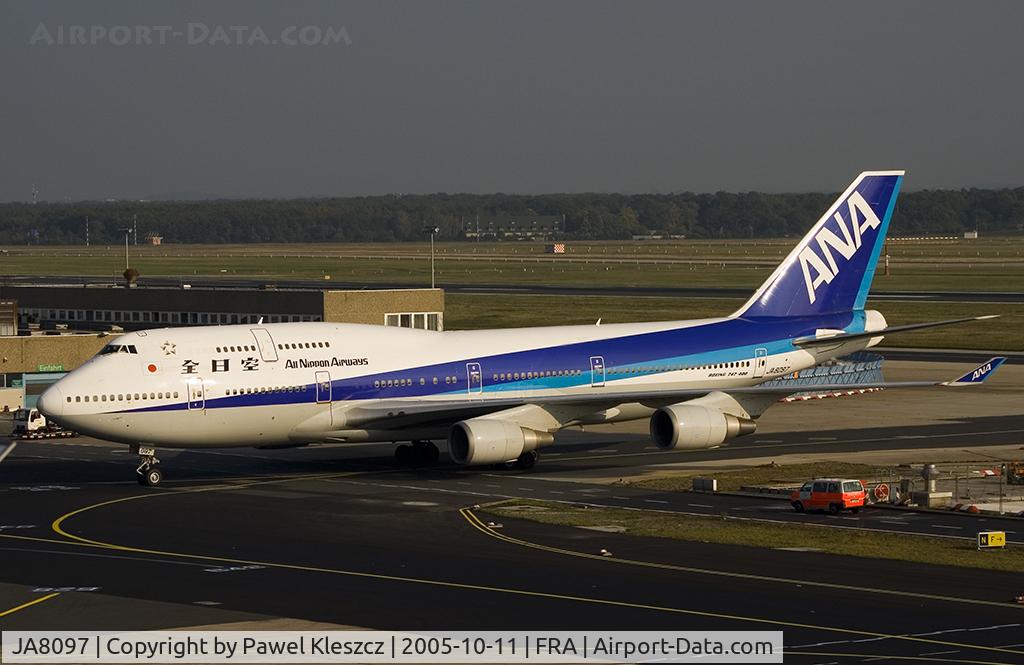 JA8097, 1991 Boeing 747-481 C/N 25135, taxi to gate